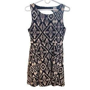 PINK Victoria's Secret Women's M PTP 16”Sleeveless Dress Cutout Back Geometric